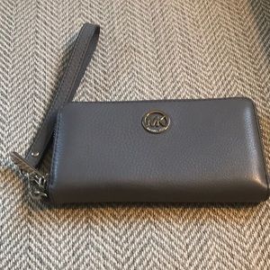 Michael Kors Fulton Large Pebbled Wristlet